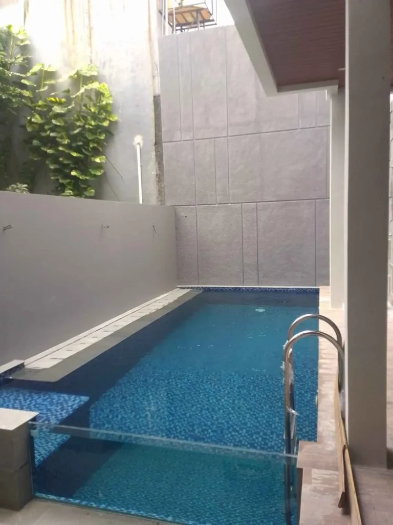 Hasil jasa perawatan kolam renang di depok dengan kondisi air kristal dan jernih
