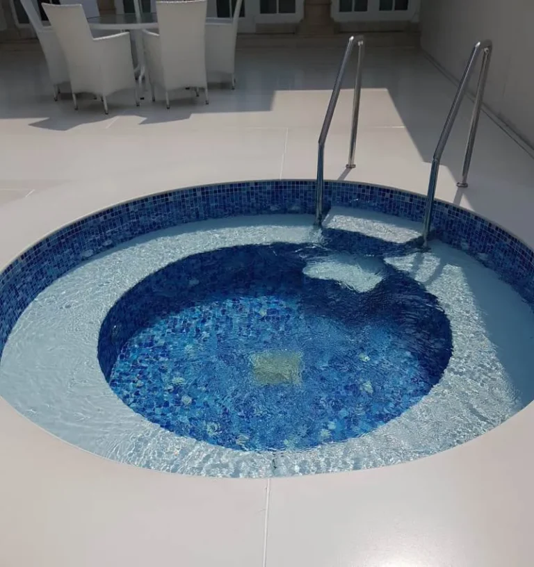 Cara Menjaga Air Kolam Renang Tetap Jernih